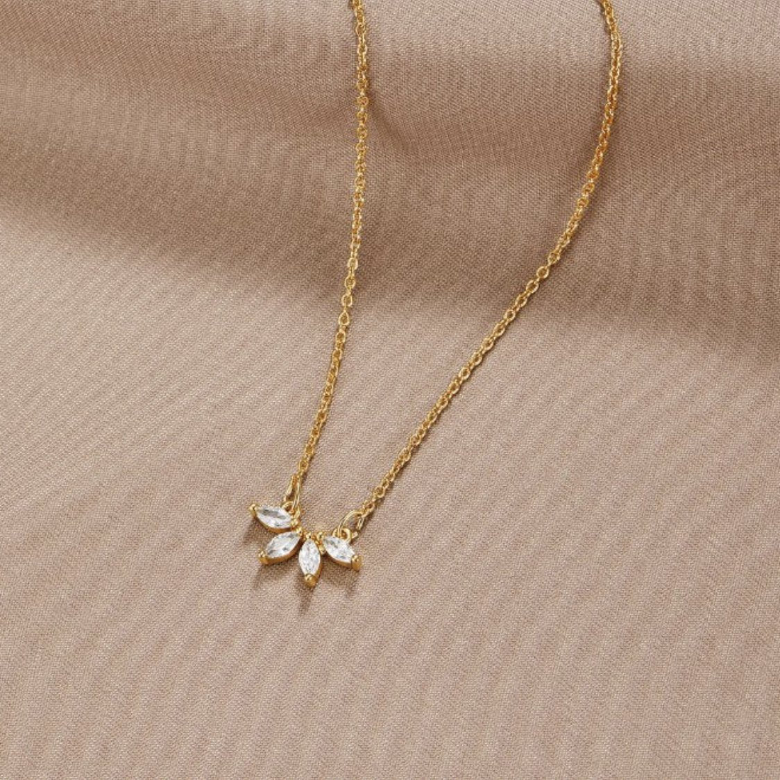 Omelia kristallbladhalsband