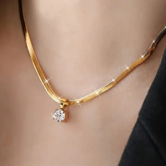 Elegant halsband med strasshänge | Guld 0