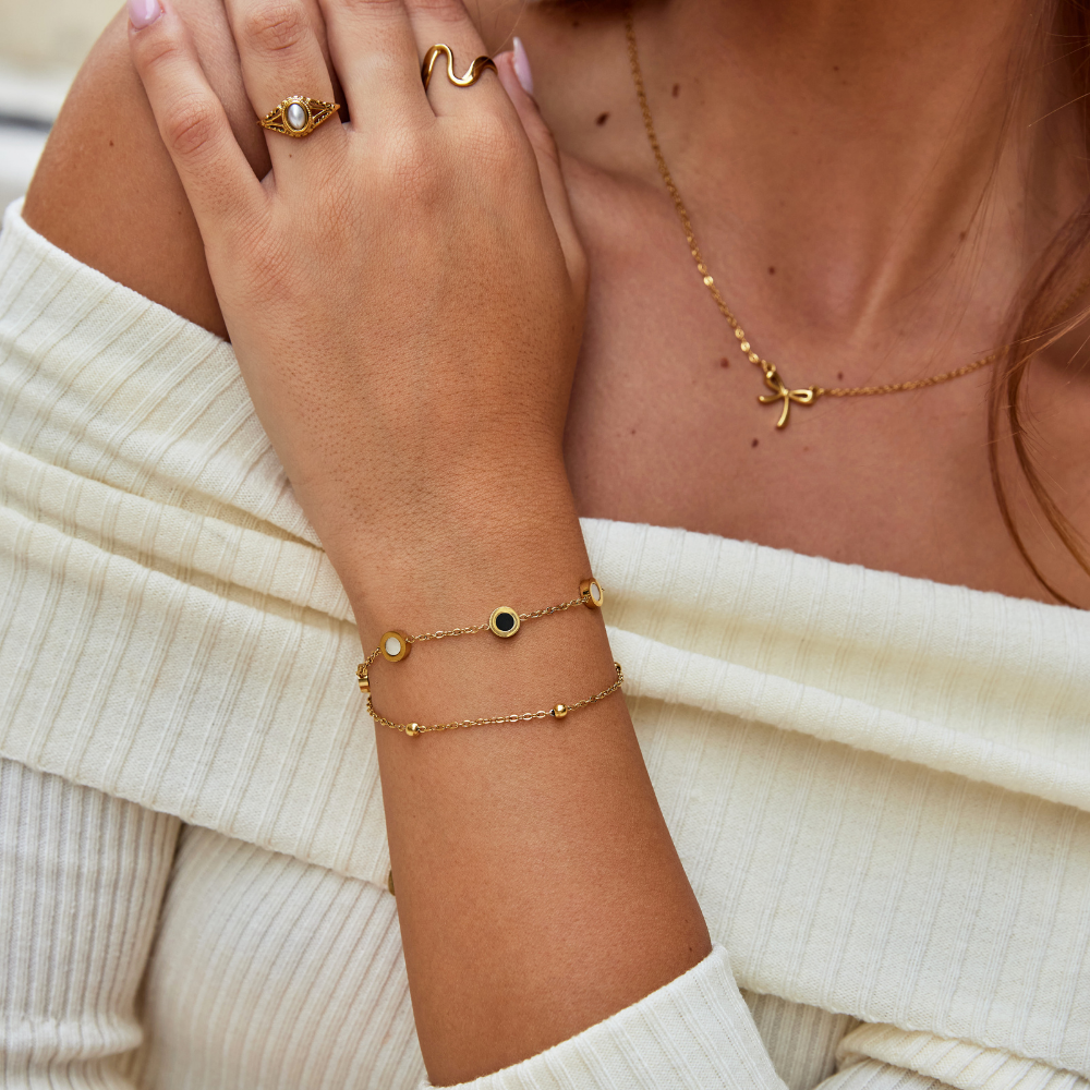 Armband med onyx och vit sten
