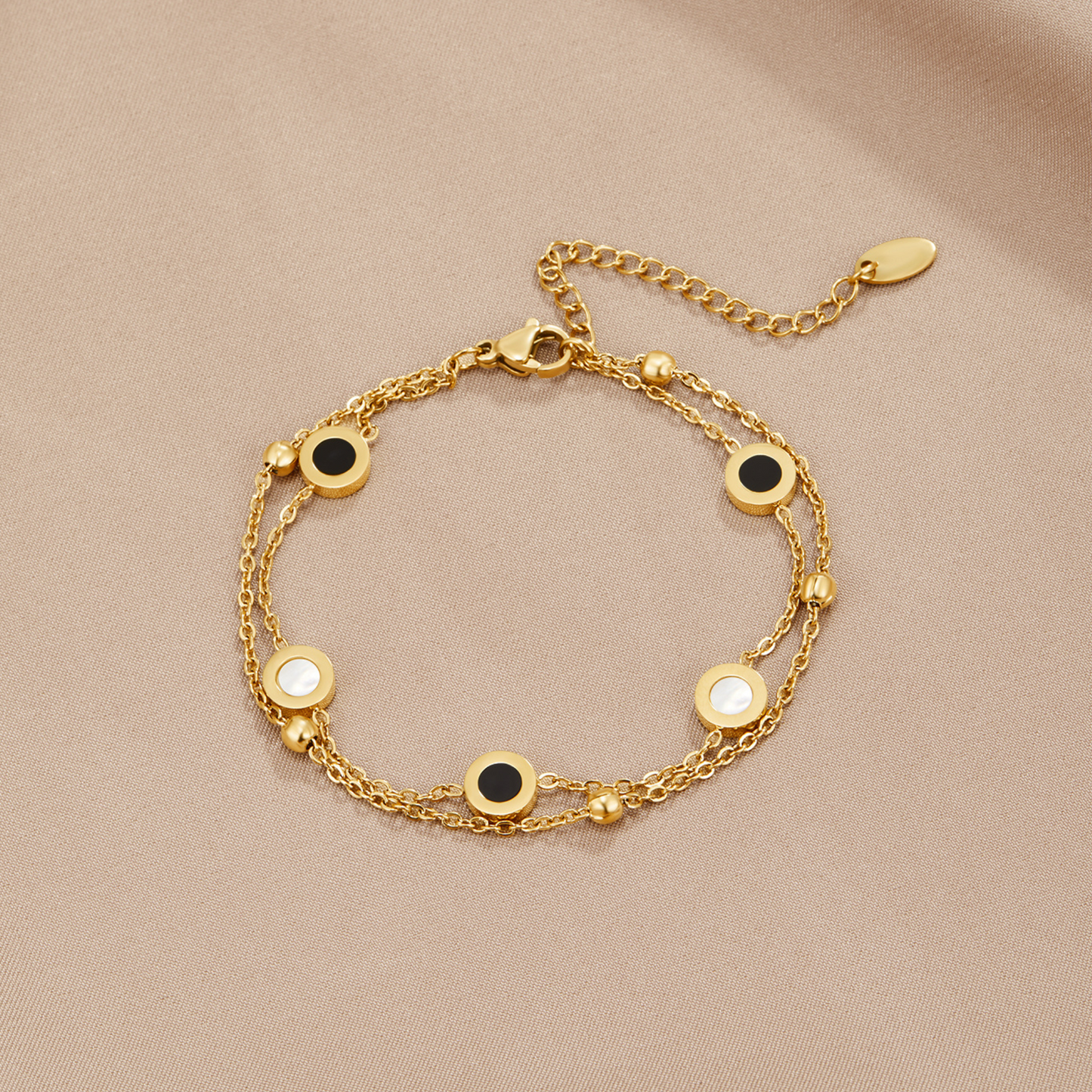 Armband med onyx och vit sten