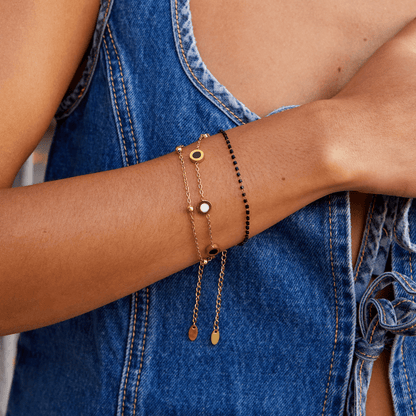 Armband med onyx och vit sten